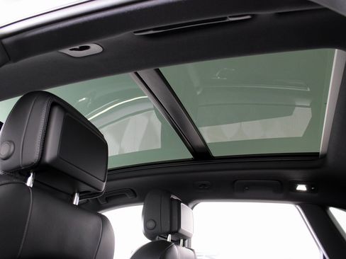 Used 2024 Porsche Macan w/ Premium Plus Package image 20