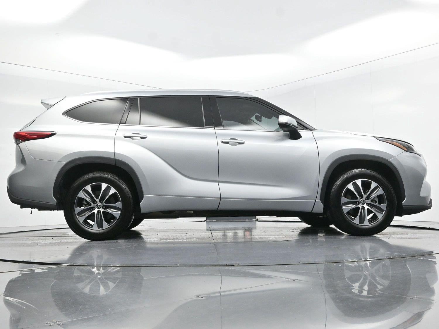 Used 2022 Toyota Highlander XLE FWD image 57
