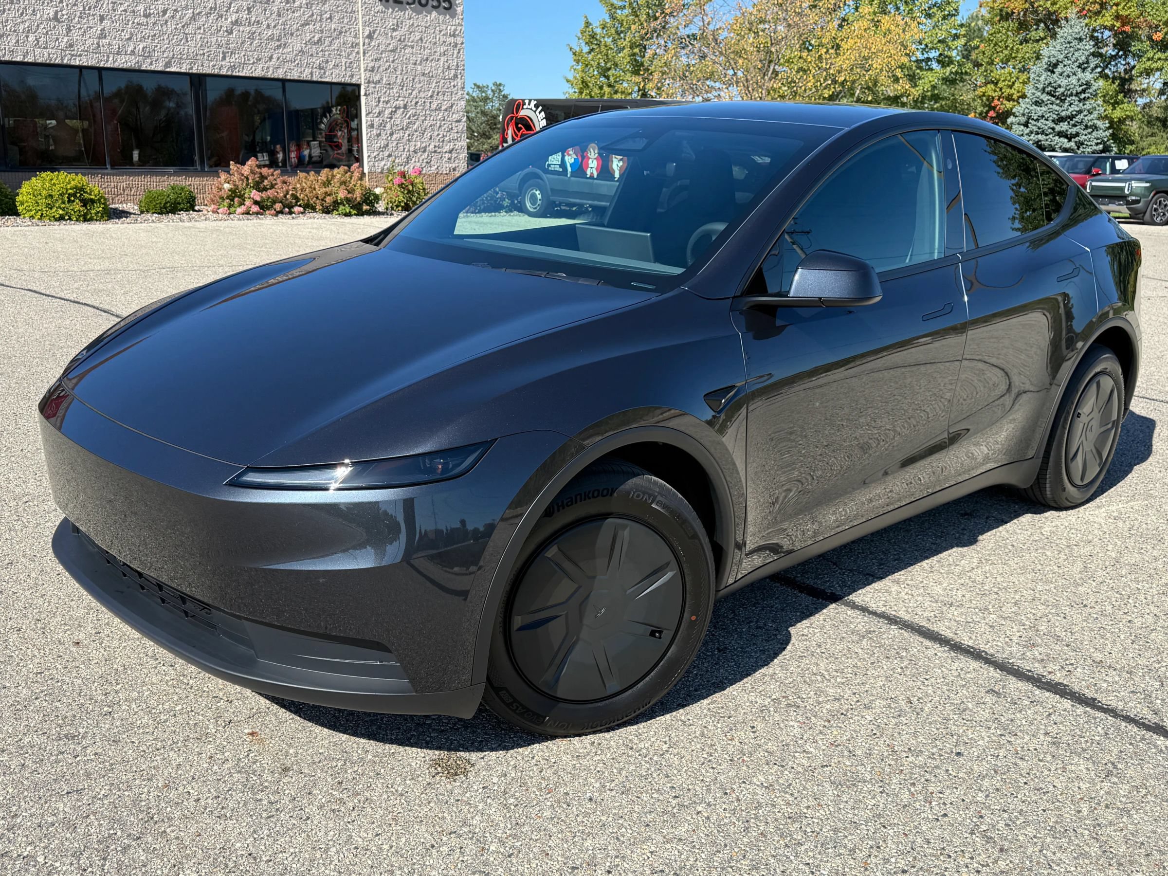 Used 2026 Tesla Model Y AWD image 1