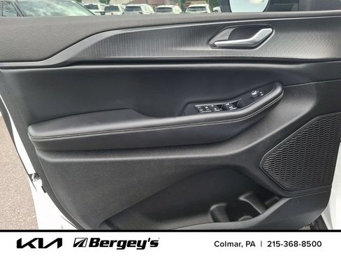 Used 2023 Jeep Grand Cherokee L Laredo AWD/4WD image 16