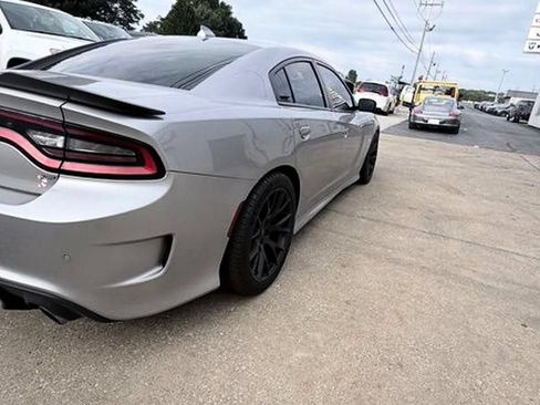 Used 2016 Dodge Charger R/T Scat Pack w/ Technology Group RWD image 7