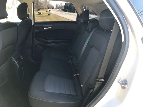 Used 2018 Ford Edge SE image 3