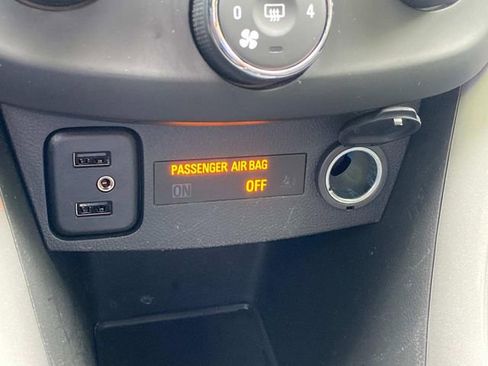 Used 2022 Chevrolet Trax LT w/ LT Convenience Package FWD image 26
