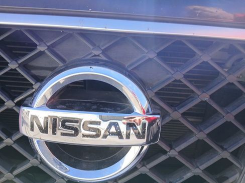 Used 2021 Nissan Frontier SV RWD image 2