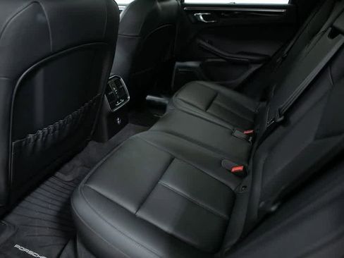 Certified 2025 Porsche Macan image 32