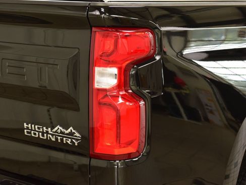 Used 2025 Chevrolet Silverado 1500 High Country AWD/4WD image 21