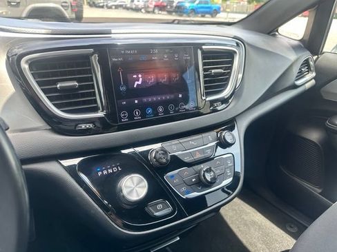 Used 2018 Chrysler Pacifica Touring Plus w/ S Appearance Package FWD image 30