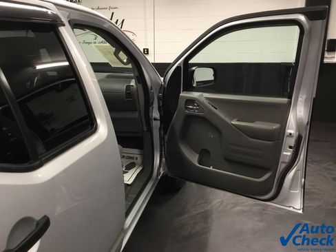 Used 2015 Nissan Frontier SV AWD/4WD image 38