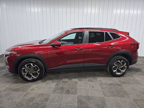 Used 2024 Chevrolet Trax LT w/ Sunroof Package image 5