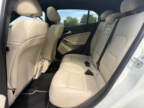 Used 2016 Mercedes-Benz GLA 250 image 32