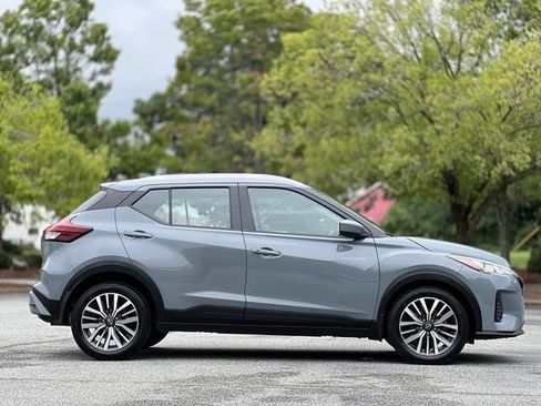 Used 2024 Nissan Kicks SV FWD image 4