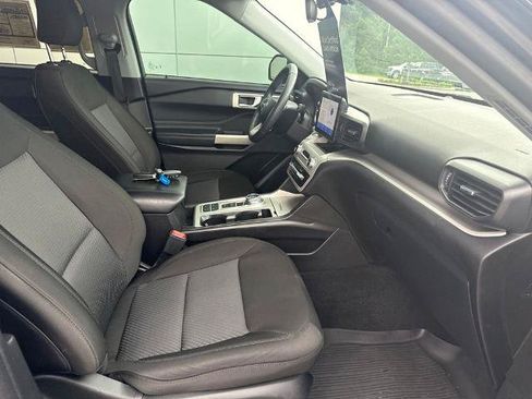Certified 2024 Ford Explorer XLT RWD image 31