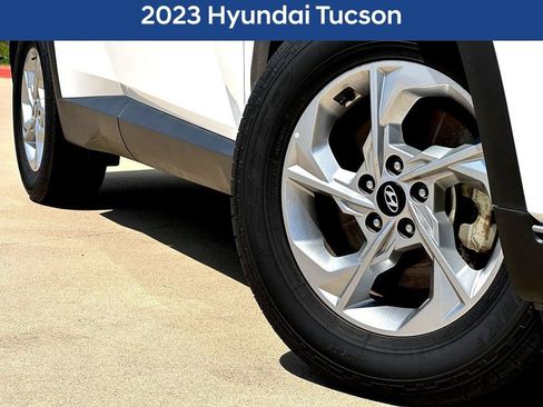 Used 2023 Hyundai Tucson SEL FWD image 2