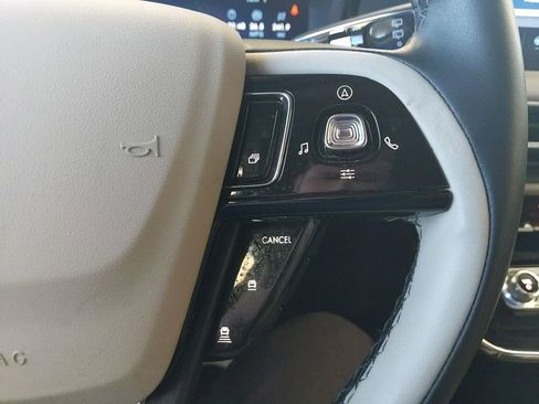 Used 2025 Lincoln Corsair AWD w/ Equipment Group 101A image 16