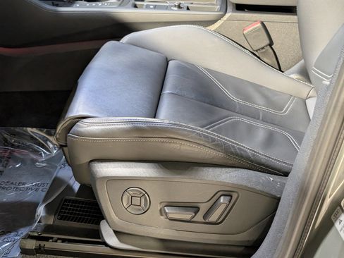 Used 2023 Audi Q3 2.0T Premium Plus w/ Premium Plus Package image 16