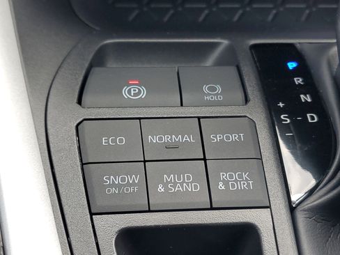 Used 2025 Toyota RAV4 XLE image 33