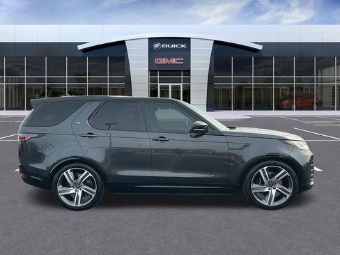 Used 2024 Land Rover Discovery Metropolitan Edition image 6