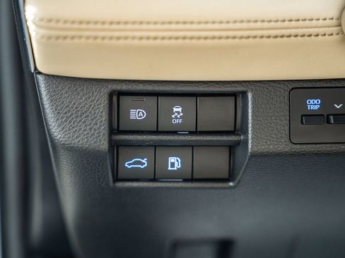 Used 2020 Toyota Avalon XLE w/ Moonroof Package image 43