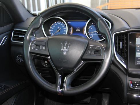 Used 2018 Maserati Ghibli image 11