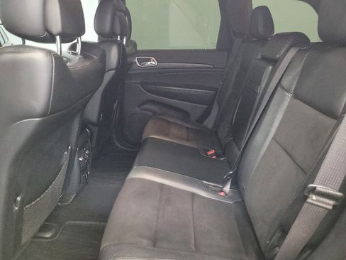 Used 2020 Jeep Grand Cherokee Altitude RWD image 18