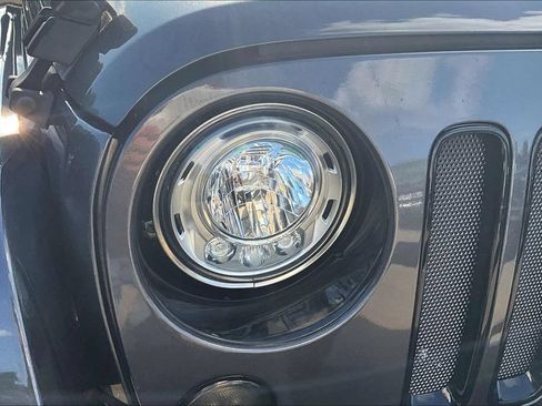 Used 2017 Jeep Wrangler Unlimited Sahara AWD/4WD image 28