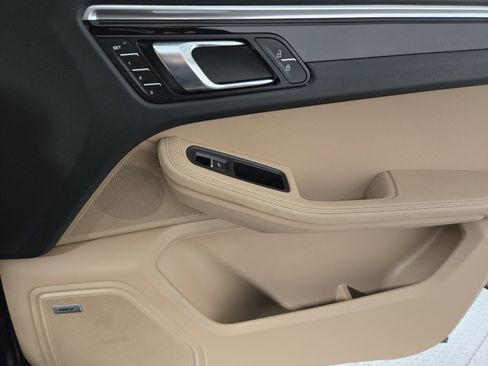 Used 2022 Porsche Macan S image 19