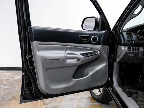 Used 2015 Toyota Tacoma PreRunner w/ TRD Sport Package image 39