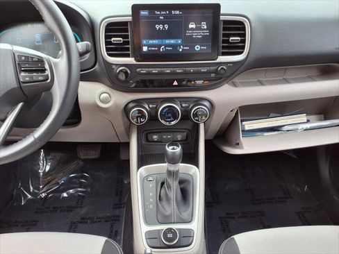 Used 2025 Hyundai Venue SEL FWD image 16
