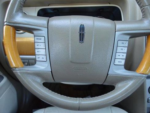 Used 2008 Lincoln MKZ image 18