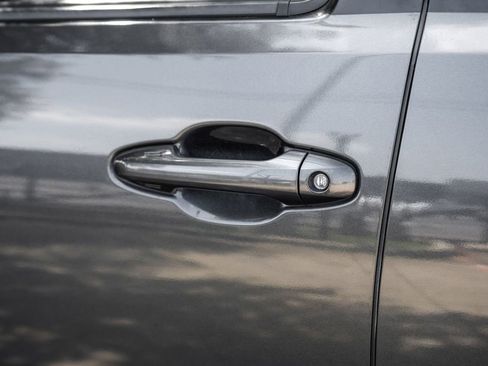 Used 2019 Toyota Tacoma TRD Sport w/ Technology Package image 48