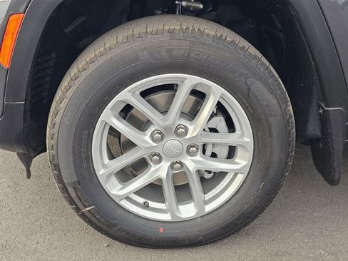 New 2025 Jeep Grand Cherokee Laredo X w/ Luxury Tech Group I image 8