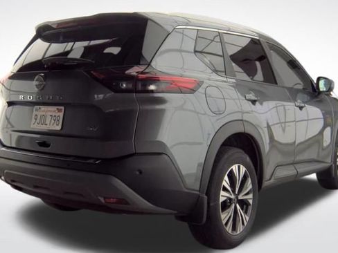 Used 2023 Nissan Rogue SV w/ SV Premium B Package FWD image 2