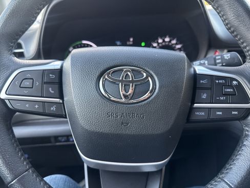 Used 2022 Toyota Sienna XLE image 23