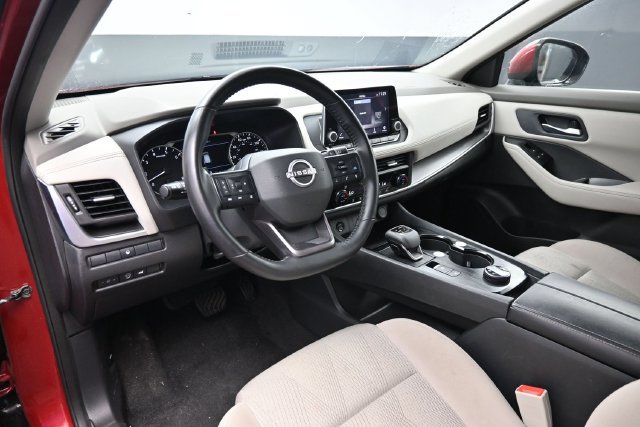 Used 2025 Nissan Rogue SV AWD/4WD image 14
