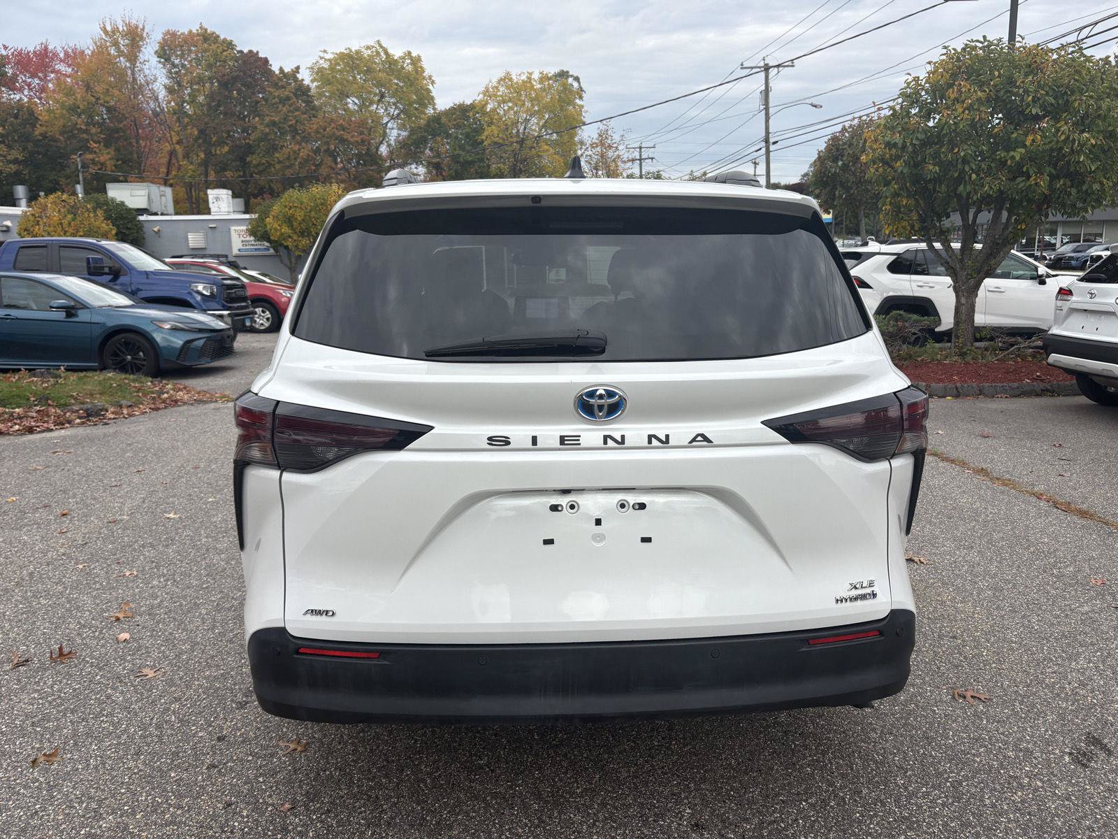 Used 2024 Toyota Sienna XLE w/ XLE Plus Package AWD/4WD image 6