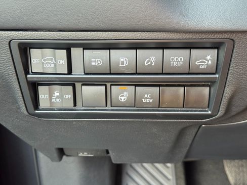 Used 2023 Toyota Sequoia Platinum AWD/4WD image 19