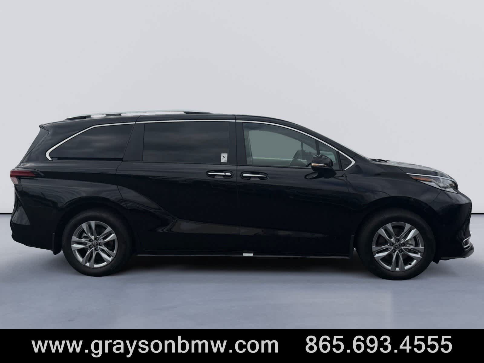Used 2026 Toyota Sienna Limited AWD/4WD image 2