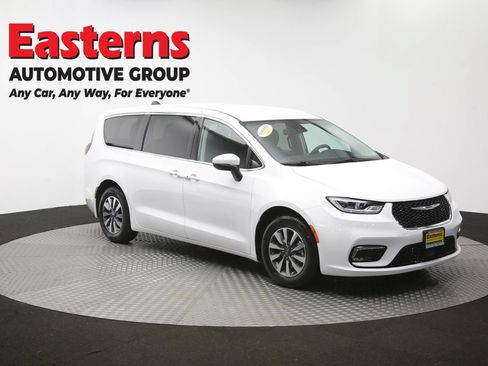 Used 2023 Chrysler Pacifica Touring-L FWD image 52