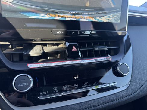 Used 2025 Toyota Corolla SE w/ SE Premium Package image 26