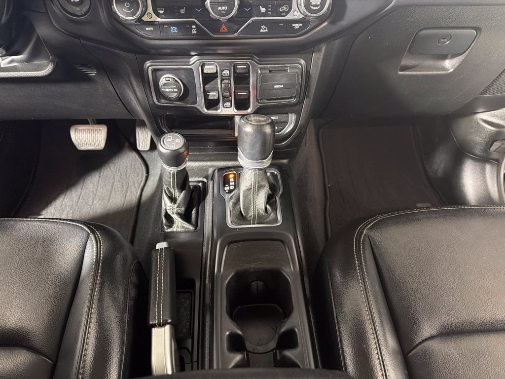 Used 2022 Jeep Wrangler Unlimited Sahara w/ Cold Weather Group AWD/4WD image 18