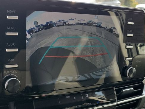 Used 2022 Toyota Sienna XLE image 14