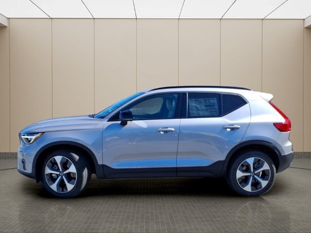 New 2026 Volvo XC40 B5 Plus w/ Protection Package Premier AWD/4WD image 5