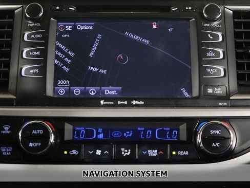 Used 2017 Toyota Highlander XLE w/ Carpet Mat Package AWD/4WD image 3