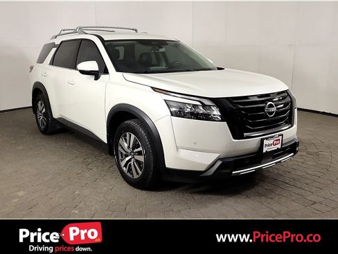 Used 2024 Nissan Pathfinder SL w/ Black Appearance Package image 1