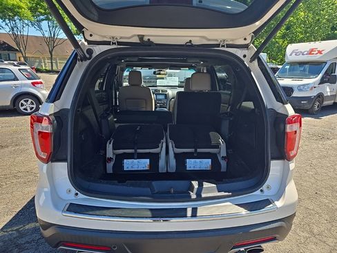Used 2018 Ford Explorer XLT w/ Equipment Group 202A AWD/4WD image 9
