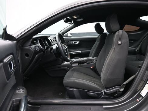 Used 2019 Ford Mustang Coupe RWD image 9