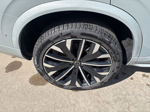 Used 2025 Volvo XC90 B6 Plus image 13