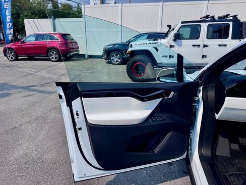 Used 2019 Tesla Model X Long Range AWD/4WD image 9