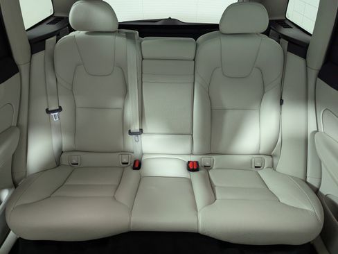 Used 2018 Volvo XC60 T5 Inscription w/ Convenience Package image 13