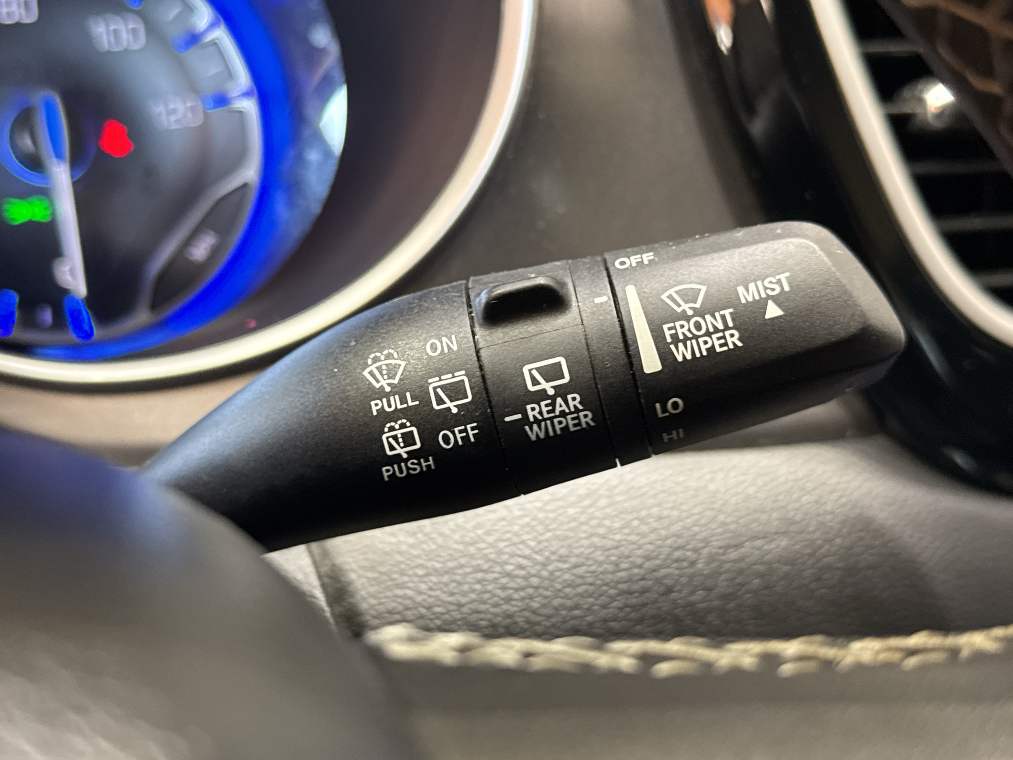 Used 2024 Chrysler Pacifica Touring-L FWD image 28